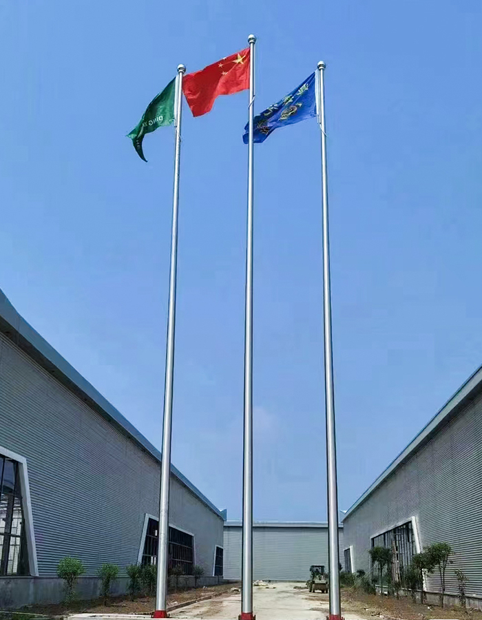Cuaille bratach ardaithe cónúil déanta as cruach dhosmálta de láimh Cuaille bratach ardaithe cónúil déanta as cruach dhosmálta de láimh
